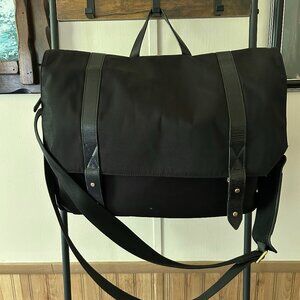 JO Totes Camera & Laptop Messenger Bag